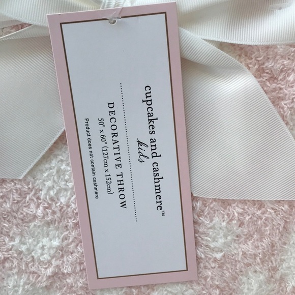 Cupcakes and Cashmere Pink Throw - Picture 2 of 3